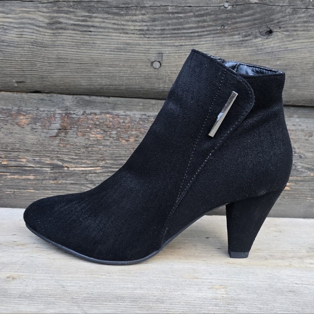 CL By Laundry Not Sorry Modern Minimalist Block Heel Comfort Bootie 9M - Picture 14 of 15